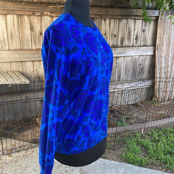 Eye Catching Blue Floral Cardigan - Picture 5 of 8
